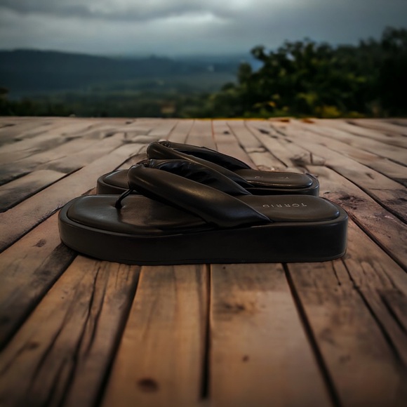 Torrid Super Comfy Black Thong Sandals Size8.5WW - Picture 4 of 10